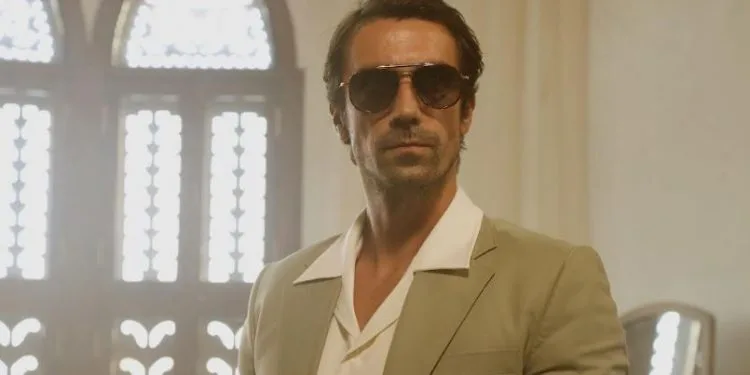 İbrahim Çelikkol è entrato in modalità vacanza e ha rinnovato la sua immagine!