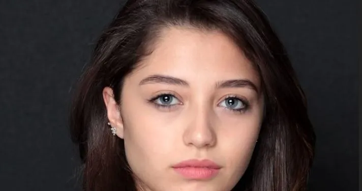 Un uccello fortunato è atterrato su Kayra Zabcı, la giovane attrice che ha attirato l’attenzione con Gülperi!