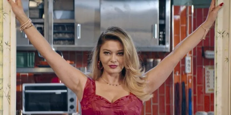 Nurgül Yeşilçay è tornata dalle vacanze, ha scosso i social con le sue ultime pose!