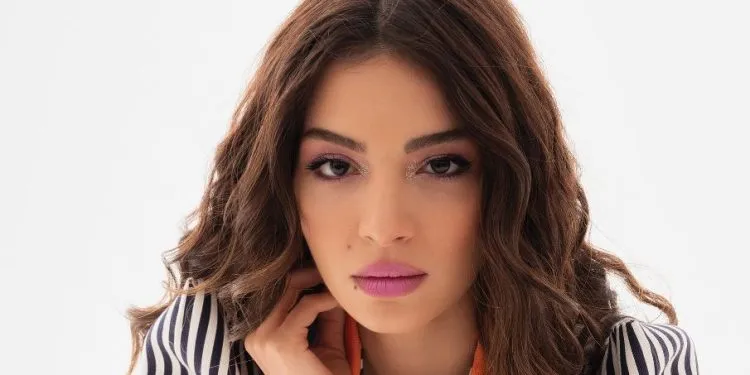 Damla Sonmez se n’è andata, è arrivata Melisa Aslı Pamuk! Gli equilibri sono cambiati nella serie Aziz!