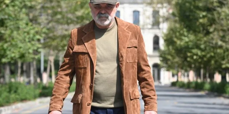 Ercan Kesal, che si è fatto notare come Idris nella serie Çukur, è diventato un avvocato nella sua nuova serie!