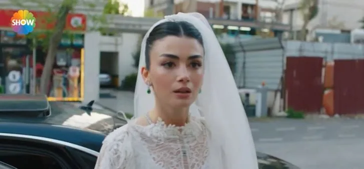 Anche Özge Yağız è rimasto sbalordito dal grande cambiamento nella serie Baba!