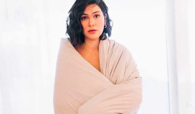 Bergüzar Korel torna sul palco!