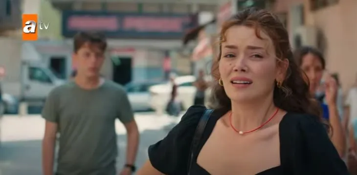 Seray Kaya, che è esploso con il personaggio di Şirin nella serie di Kadın, mostra maestria con Bir Küçük Gün Işığı