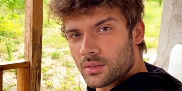 Caner Topçu, la nuova star degli schermi, continua a scuotere i social!