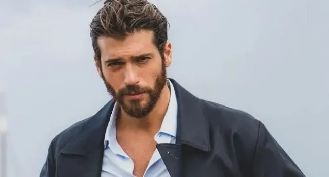 Il poster della serie tv di Can Yaman in onda in Italia ha scosso i social!