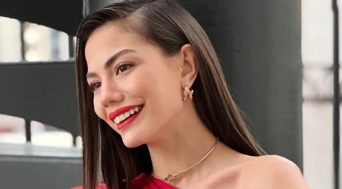 Ecco il padre di Demet Özdemir. Queste pose al matrimonio hanno emozionato chi le ha viste!