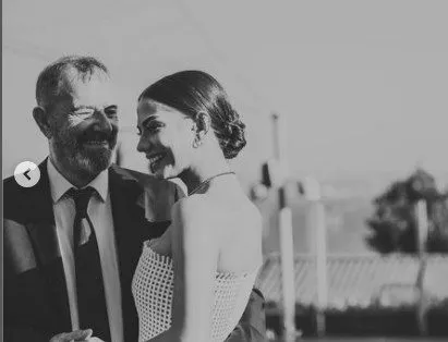 I fan di Demet Özdemir che hanno visto suo padre hanno detto che questo è il più grande amore!