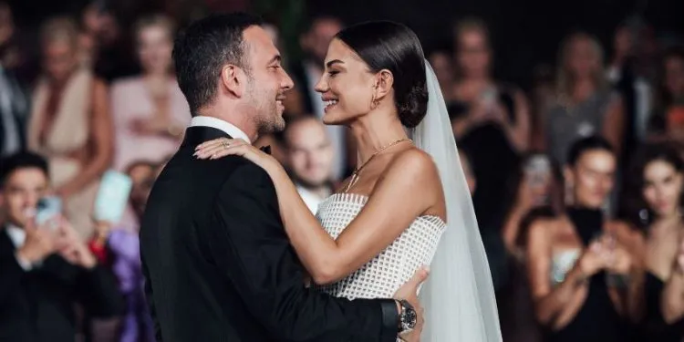 La nuova sposa Demet Özdemir ha risposto alle critiche sul suo abito da sposa