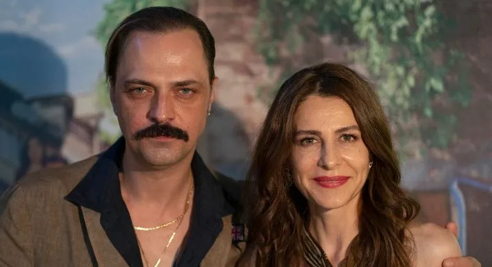 Mentre Ertan Saban brilla in Show TV, sua moglie Ebru Özkan ti lascerà a bocca aperta su ATV!