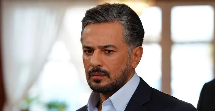 Coloro che hanno visto Emre Altuğ nella serie TV The Yalı Çapkını sono rimasti molto sorpresi!