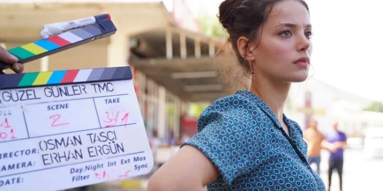 Leyla Tanlar, nota per Paramparça e sorpresa da Escape anni dopo, arriva con la serie Güzel Günler!