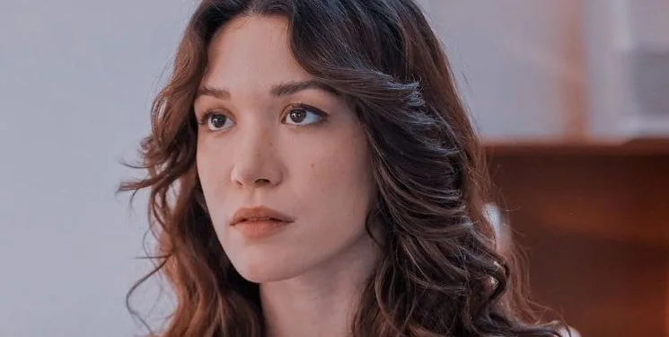 Com’è Hazal Subaşı, l’ambizioso e determinato dottore della serie Kasaba Doktoru, nella vita reale?