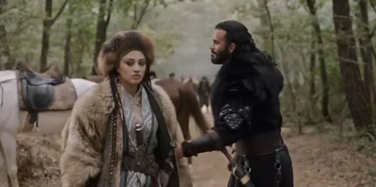 Kayra Zabcı, che ha appena iniziato la serie Alparslan, è sia critica che solidale!