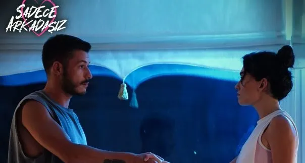 Kubilay Aka e Hazar Ergüçlü sono stati acclamati su Exxen con la loro nuova serie!