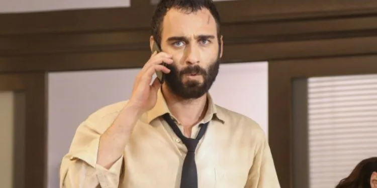 Qual è l’affascinante attore Seçkin Özdemir, i cui fan non vedono lo schermo?