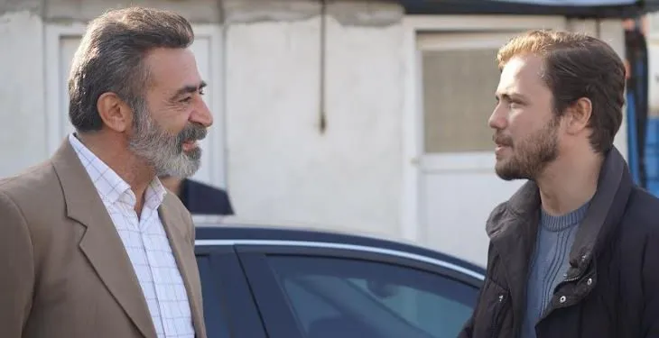 Tolga Sarıtaş è così devota alla serie TV Baba che ha dato la sua anima per lavorare!