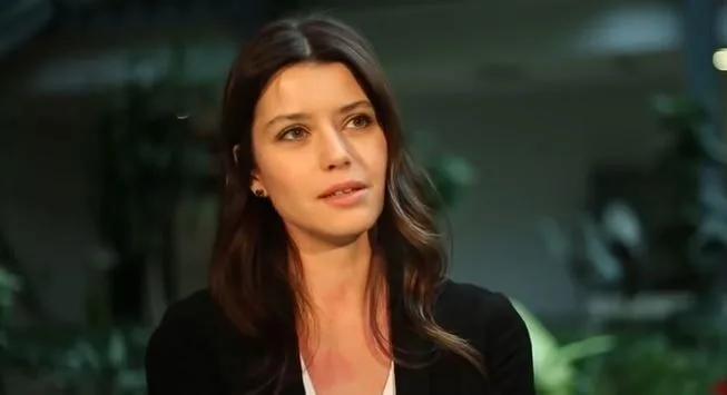 Beren Saat non ha dimenticato il compleanno del famoso sceneggiatore!