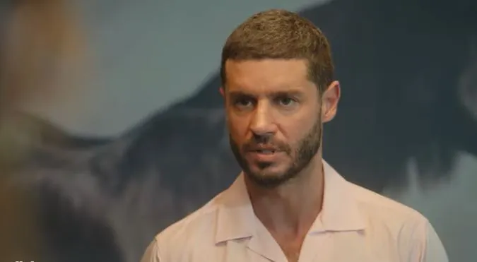 Berk Oktay è in buoni rapporti con il suo piccolo compagno nella serie TV Bir Küçük Gün Işığı!