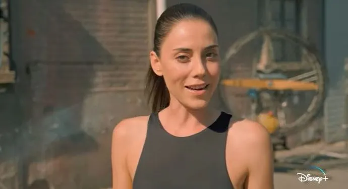 Nel periodo più importante per la carriera di Cansu Dere, si è limitata all’accordo Disney Plus?