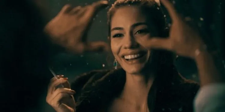 Scopri le scene più impressionanti di Demet Özdemir a Dünyayla Benim Aramda