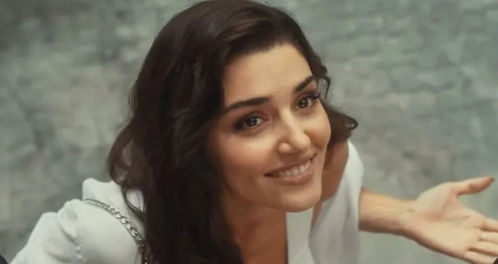 La bella attrice Hande Erçel ha perso la fiducia nell’amore?