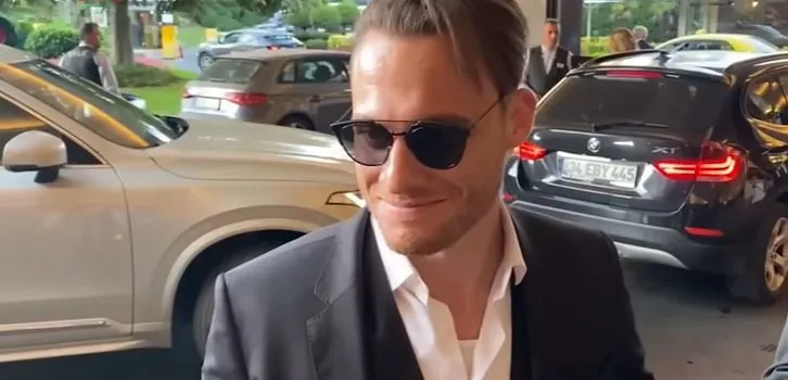 I fan di Kerem Bürsin sono rimasti sorpresi nel vedere sua nonna!