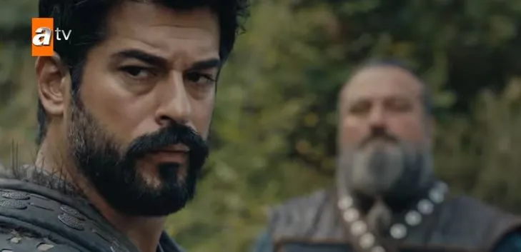 Burak Özçivit di Özge Törer sul set della serie Kuruluş Osman prova un grande senso di orgoglio!