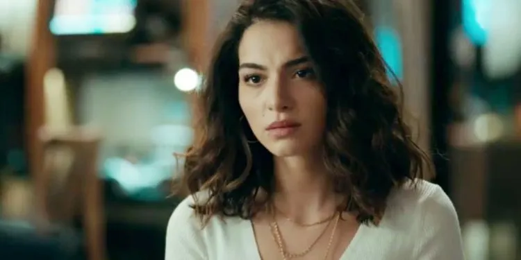 Melisa Aslı Pamuk ha incontrato di nuovo i suoi due partner nella serie Çarpışma nei suoi due nuovi progetti!