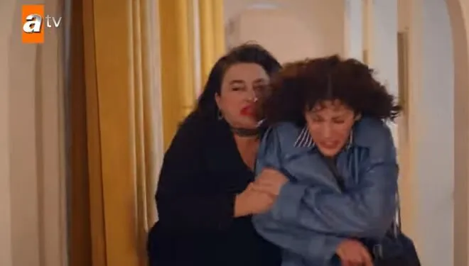 I fan della serie TV Bir Küçük Gün Işığı sono rimasti sbalorditi quando hanno visto la follia di Esra Dermancıoğlu!