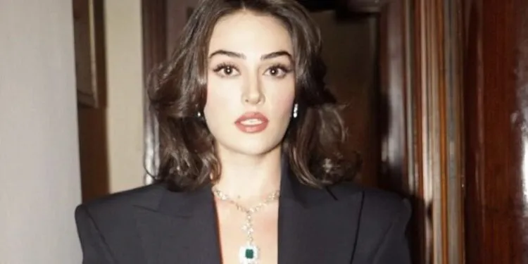 Comportamento apprezzabile da Esra Bilgiç! Grande sacrificio per la serie Atatürk!