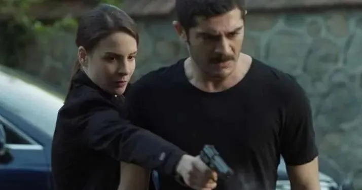 L’orgoglio della serie Maraşlı di Burak Deniz e Alina Boz!