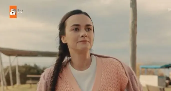 La serie Ateş Kuşları (Firebirds), che ha riportato Hande Soral sui set, ha una grande differenza rispetto ai suoi concorrenti!