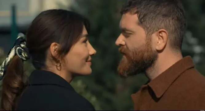 Engin Öztürk e Aybüke Pusat hanno un bell’aspetto! Tutti quelli che hanno visto il trailer di Sıfırıncı Gün hanno pensato la stessa cosa!