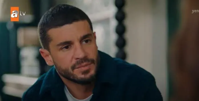 Un bel complimento a Seray Kaya di Berk Oktay, suo partner nella serie TV Bir Küçük Gün Işığı