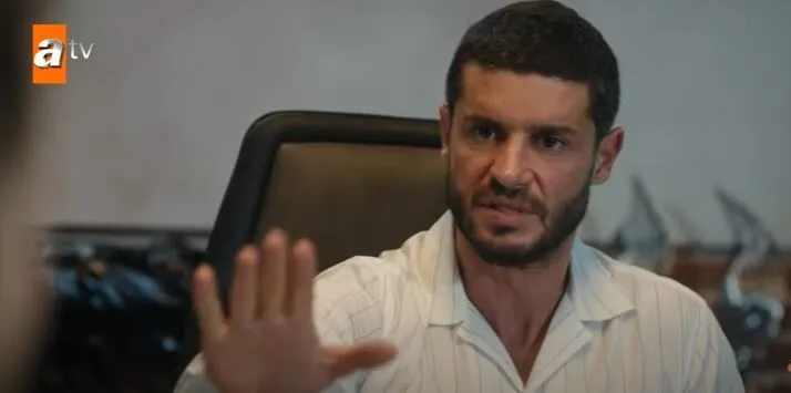 La serie Bir Küçük Gün Işığı è anche un successo per Berk Oktay! Allora come riesce a scegliere un buon progetto? Ecco il suo segreto!