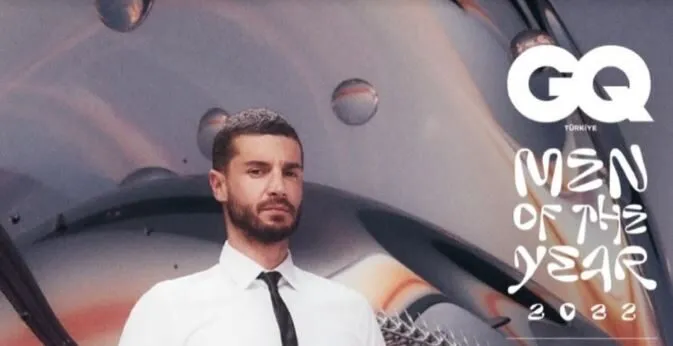 Berk Oktay merita il premio di “volto dello schermo dell’anno” che ha vinto!