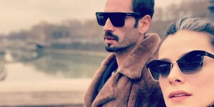 Gesto romantico di Burak Yamantürk a sua moglie Özge Özpirinçci