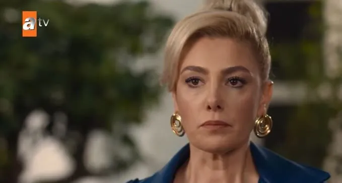 Il personaggio della serie TV “Ben Bu Cihana Sığmazam” e la famosa attrice Burcu Binici non possono essere così opposti!