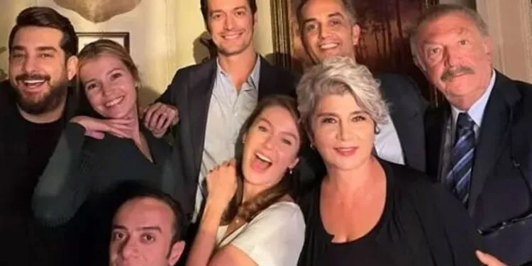 Tamer Levent ed Enis Arıkan hanno detto entrambi la stessa cosa! Cosa sta succedendo sul set di questa serie di Camdaki Kız?