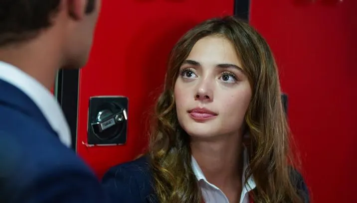 Rabia Soytürk, che ha guadagnato grande popolarità con la serie Duy Beni, sta cercando un nuovo partner nella nuova serie!