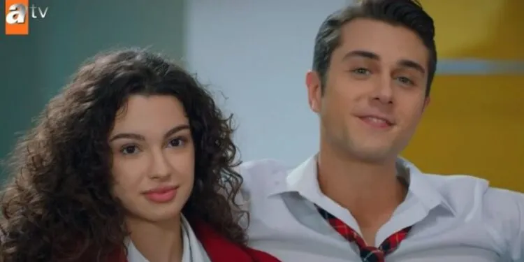 La grande emozione di Su Burcu Yazgı Coşkun e Onur Seyit Yaran, gli attori della serie Kardeşlerim!