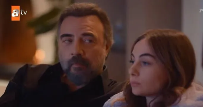 Nella serie Ben Bu Cihana Sığmazam, Mina Derman non interpreta il personaggio, lo vive quasi!