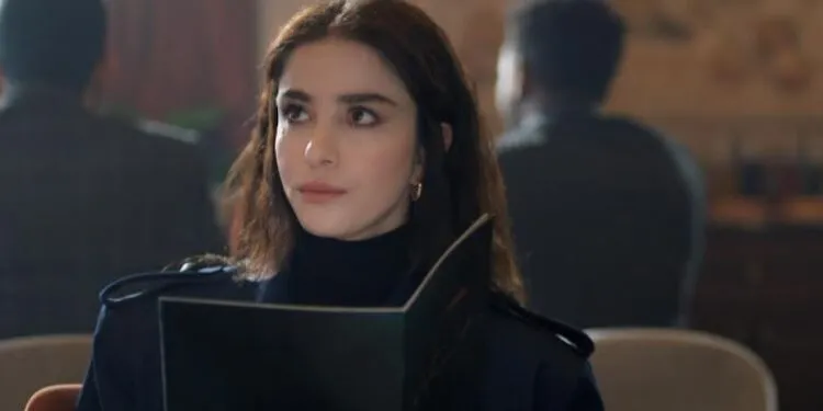 Le pose di Özge Gürel, tornata sullo schermo con Sipahi, hanno ricevuto applausi e lodi dai suoi fan!