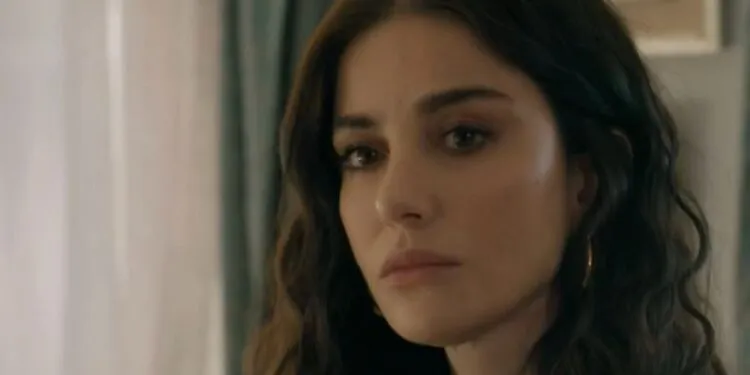 Özge Gürel, la star della serie Sipahi, ha dato fuoco ai social media!