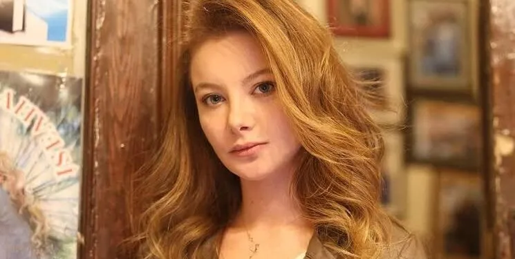 Sedef Şahin, che interpreta Cansu nella serie TV Adını Feriha Koydum, viene alla ribalta con il suo cambiamento!..