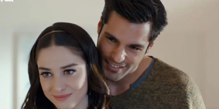 Supporto romantico di Serkan Çayoğlu a sua moglie Özge Gürel, entusiasta della nuova serie!