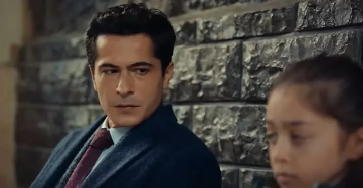 İsmail Hacıoğlu passa da cattivo a buono nella serie Taçsız Prenses! Il suo partner Sümeyye Aydoğan non si vede da nessuna parte!