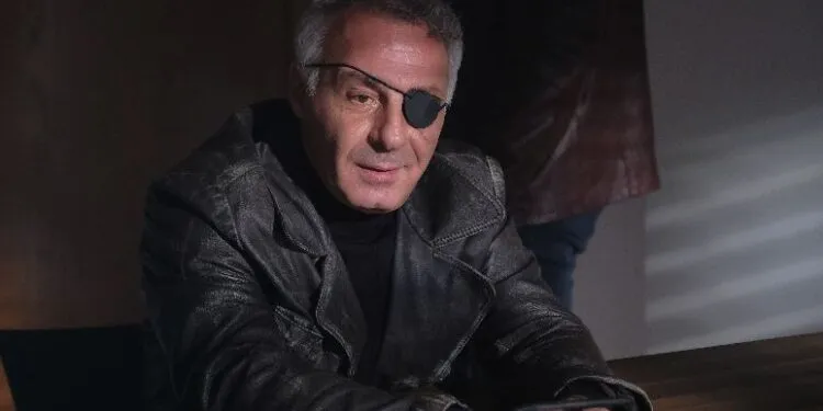 Una sorpresa da cattivo così ben scritta per Ahmet Saracoglu nella serie Ateş Kuşları!