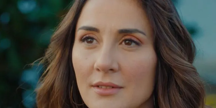 Boncuk Yılmaz, che è di nuovo all’ordine del giorno con la serie Zeytin Ağacı, sta vivendo una prima volta con Ateş Kuşları